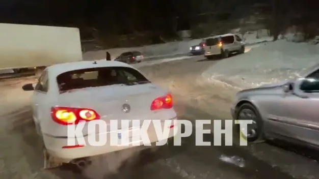 У Луцьку фура не змогла виїхати на гірку і скотилась донизу (відео)