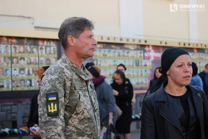 Знову похорон: Луцьк попрощався із загиблим захисником Віталієм Степанишеним (фото, відео)