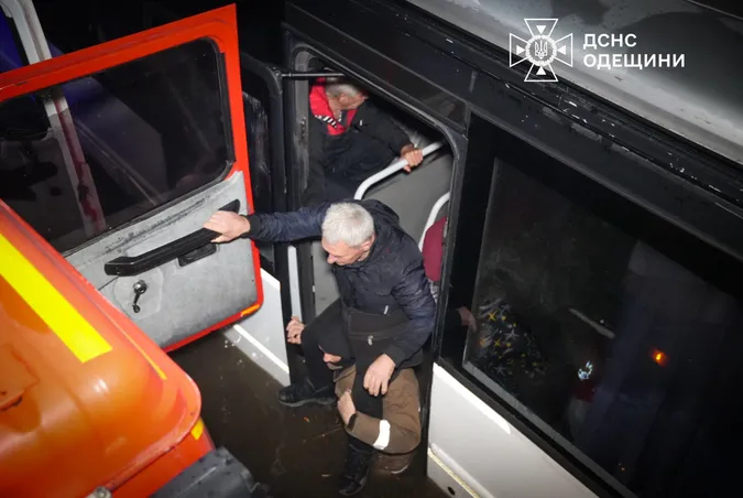 Внаслідок потужної зливи в Одесі загинули 9 людей, серед них – дитина (фото)