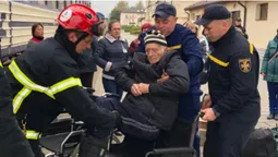 У Луцьку зустріли громадян, евакуйованих з геріатричного пансіонату на Харківщині (фото)