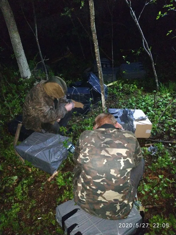 На Волині затримали нічних контрабандистів з 12-ма пакунками сигарет (фото)