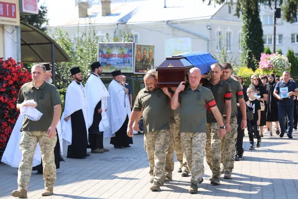 У Луцькій громаді попрощалися із 32-річним захисником Сергієм Черленюком (фото)