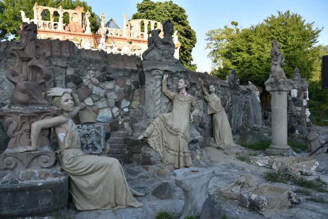 Живі скульптури та оркестр між вогнями: Луцьк провів весну музично й театрально