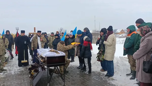 Переїхав з родиною з Криму: на Волині попрощалися з воїном Андрієм Саєнком (фото)