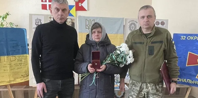 Родині загиблого захисника з Торчинської громади вручили посмертну нагороду (фото)