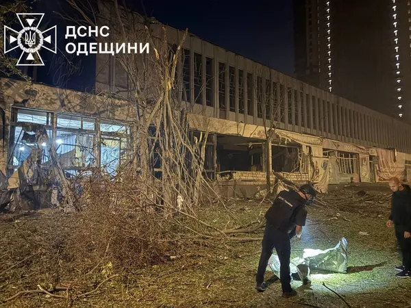 Вперше пошкоджена будівля уряду: росіяни масовано атакували Україну (фото)
