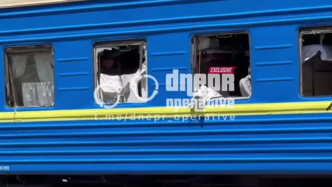 Потяг, який йде через Луцьк, запізнюється через криваву атаку на вокзал у Дніпрі
