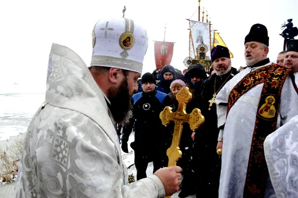 Як у Луцьку віряни занурювалися на свято Хрещення (фото)