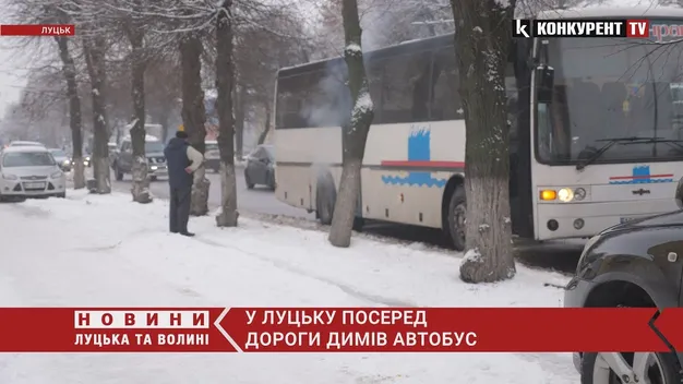 У Луцьку під час руху задимівся автобус (відео)