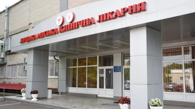У Луцьку біля лікарні – мордобій: чоловіки пустили в хід ніж та палицю