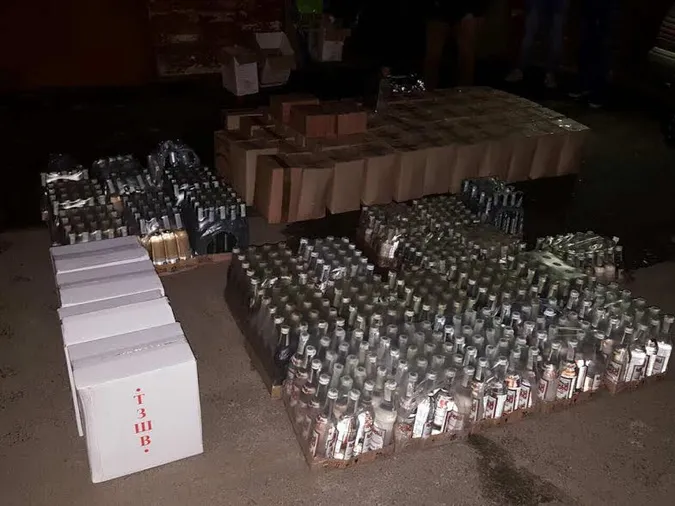 У Луцьку викрили склад підробленої горілки 