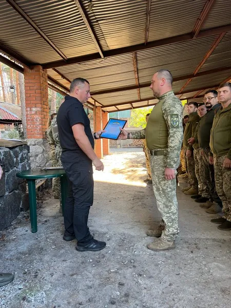Коптери, ноутбуки та зарядні станції: волинським тероборонівцям завезли допомогу на схід (фото)