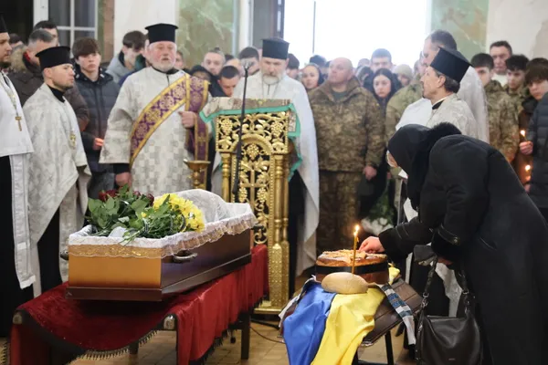 У Луцьку попрощалися з загиблим на війні відомим спортсменом Олексієм Бондаренком (фото)