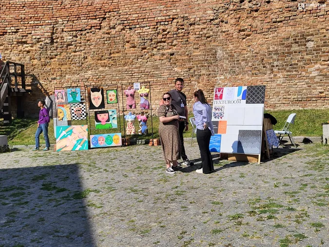 «ЛюбART Fest» у Луцькому замку: що там відбувається (фоторепортаж)