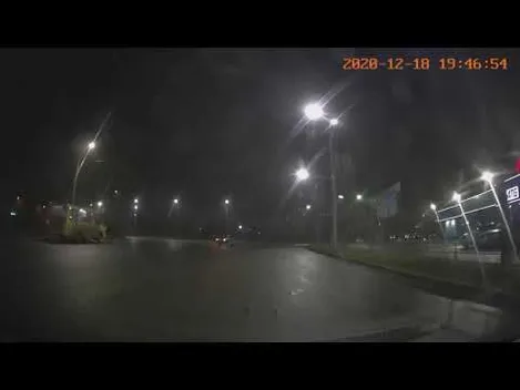 Водій навіть не вибачився: у Луцьку на переході збили дівчину (відео)