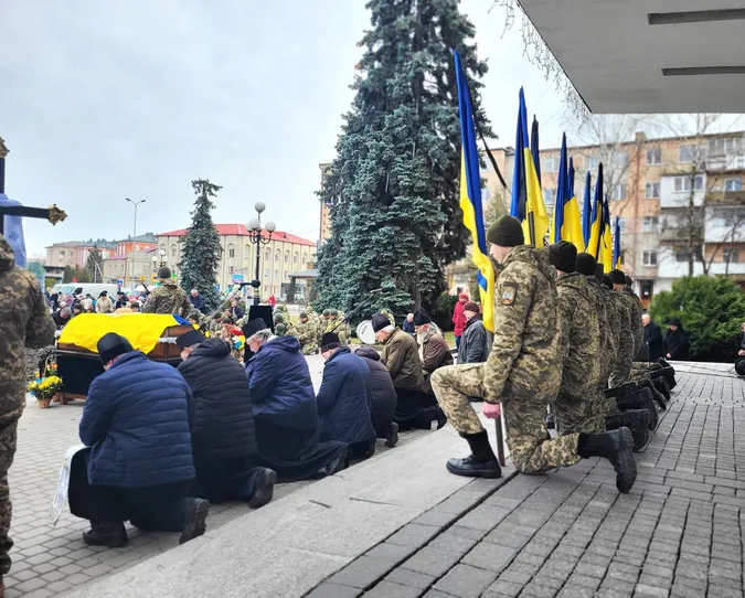 Побратими називали його «Батя»: у Ковелі попрощалися із Володимиром Крисюком