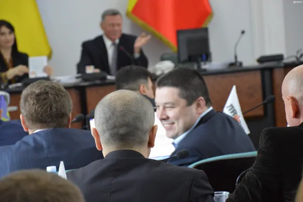 «Радикал» Петрочук, коли його рішення про скасування оренди підвалу підтримали колеги