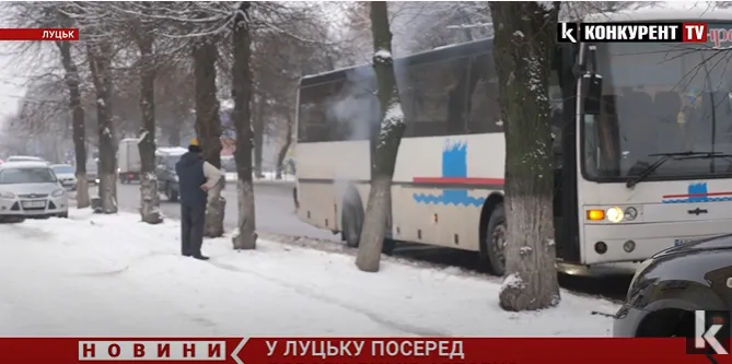 У Луцьку під час руху задимівся автобус (відео)