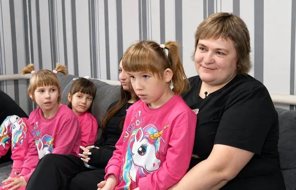 «В нас як в мурашнику»: родина з Волині виховує 13 дітей, з яких 10 – прийомні (відео)