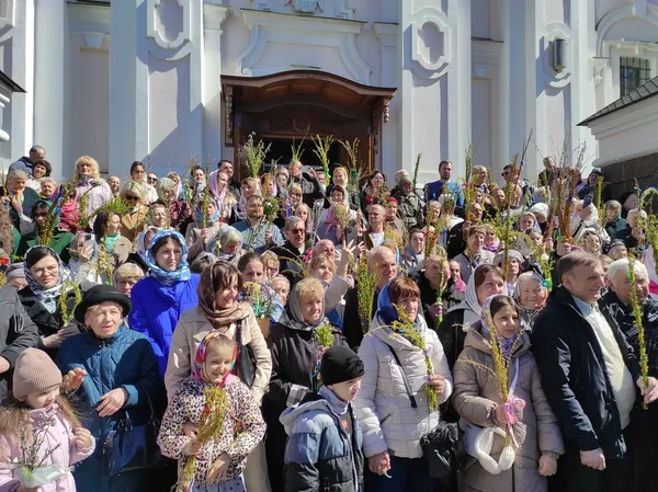 Як у луцькому соборі освячували вербу (фото)