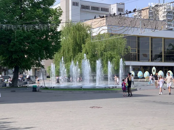 У Луцьку запрацювали фонтани