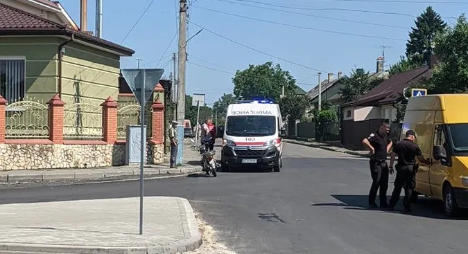 У Володимирі-Волинському зіткнулися бус і мотоцикл (фото)