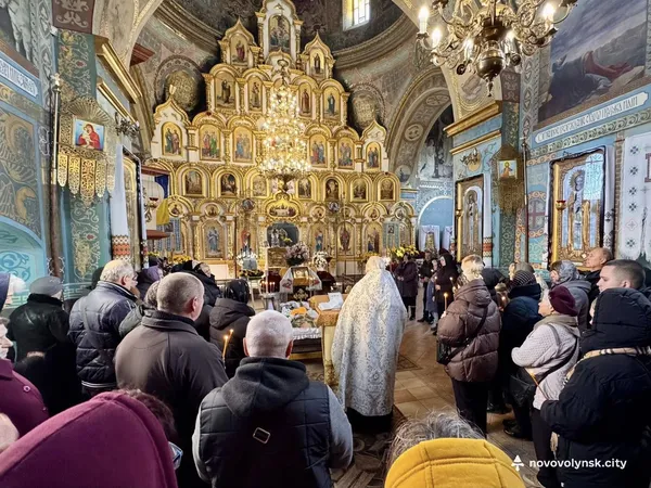 Нововолинська громада провела в останню путь воїна Олександра Білецького (фото)