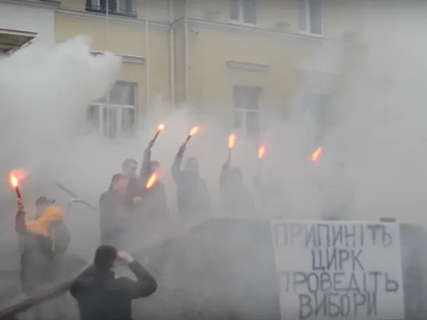 Фаєр-шоу під стінами Луцькради