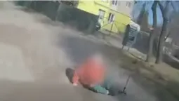 У Луцьку жінка впала посеред тротуару (відео)