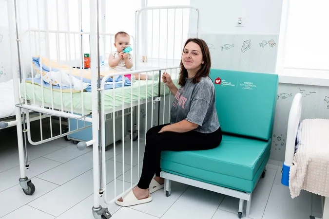 Волинська дитяча лікарня отримала 73 ліжка-трансформери для батьків маленьких пацієнтів