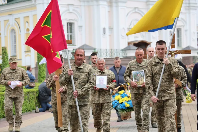 У Луцьку попрощалися із загиблими захисниками Олександром Махновцем та Валерієм Максимчуком (фото)