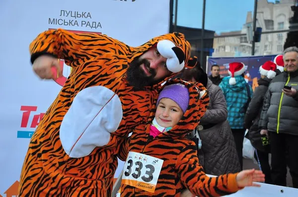 Сотні «Миколайчиків» та Сант: як в Україні та світі бігали за духом Різдва (фото)
