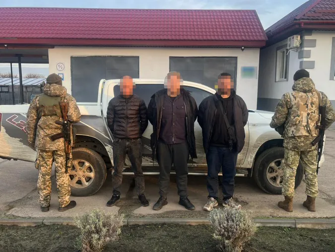 На Волині з собаками і дронами шукали трьох ухилянтів, які порозбігалися по лісу