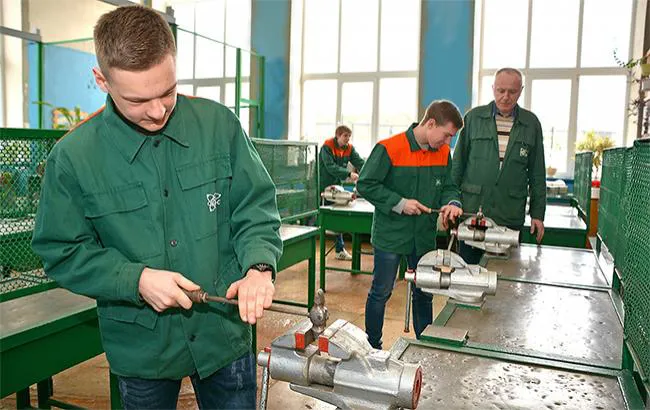 У коледжах та технікумах вчитимуть на молодших спеціалістів востаннє