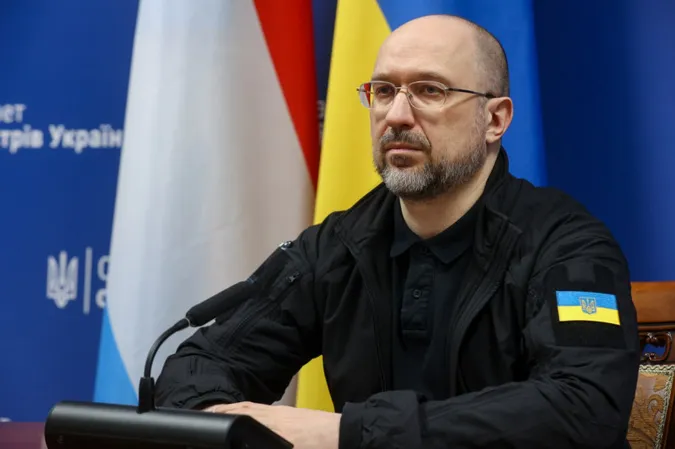 Майже мільйон зарплати та 140 тисяч доларів готівкою: що у декларації прем'єр-міністра Шмигаля