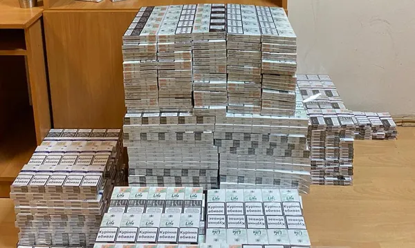 На Волині у вагоні з тирсою знайшли партію сигарет (фото, відео)