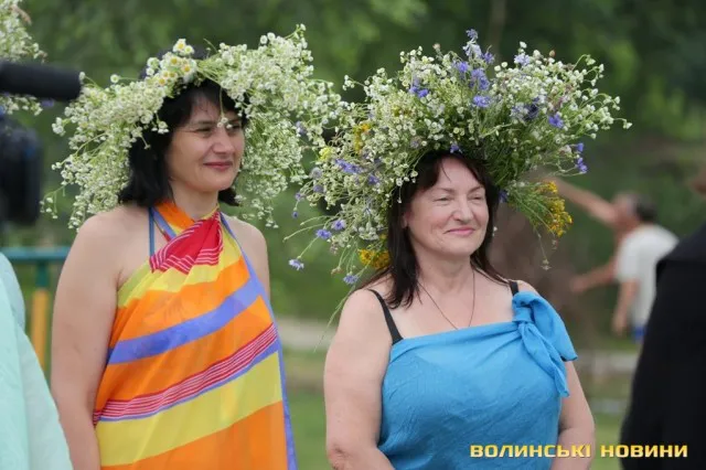 «Запалили потяг до чистоти»: як під Рованцями воду на Купала святили (ФОТО)