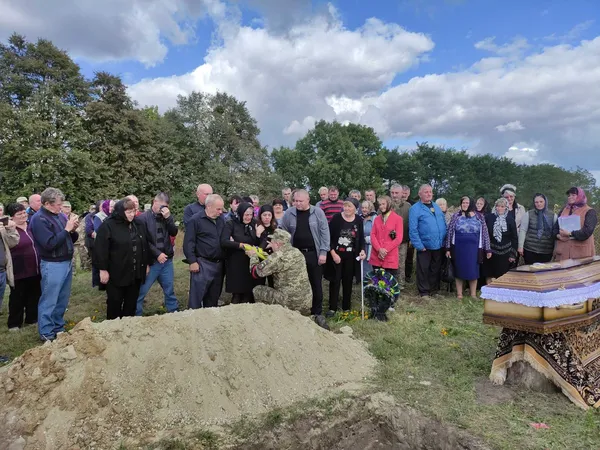 Останнім земним шляхом волиняни провели захисника Дмитра Осіїка (фото)