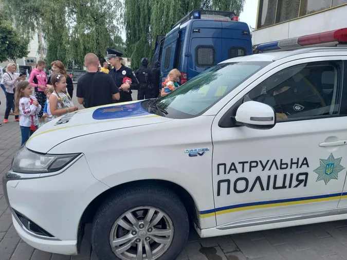 У центрі Луцька святкують День національної поліції: що можна спробувати (фото)