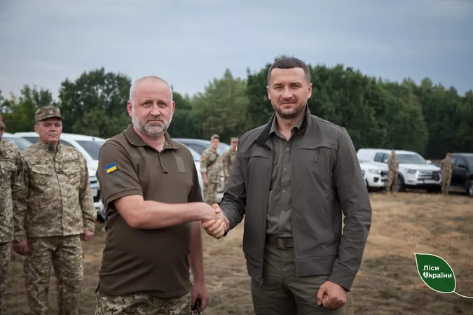 Лісівники передали військовим три десятки автівок (фото)