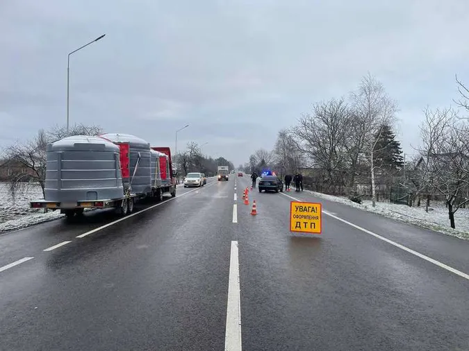 Дівчинка, яка потрапила під колеса авто в Торчині, – у важкому стані