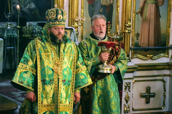 Митрополит Михаїл причащав лучан, які вирішили посповідатися