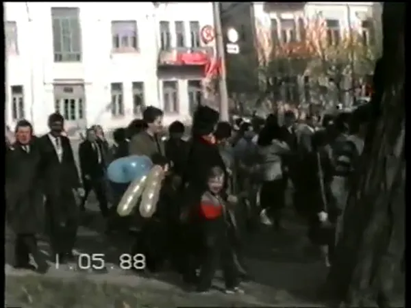 Як Луцьк на першотравневий парад ходив у 80-х роках (ВІДЕО, ФОТО)