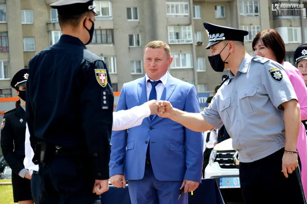 Волинські офіцери громад отримали 25 новеньких службових автомобілів (фото, відео)