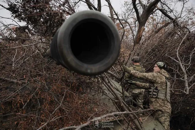 Як воїни Королівської бригади нищать ворога з трофейного «Гіацинта» (фото)