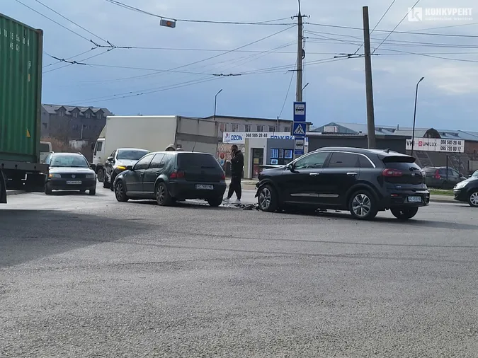 Електрокару знесло передок: у Луцьку біля «Адреналіну» – серйозна аварія (фото)