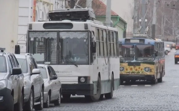 Чому в луцьких тролейбусах ще досі видають разові квитки