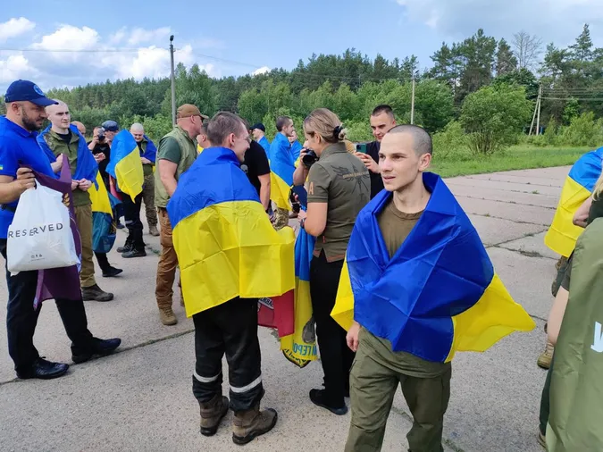 Обмін розпочався: в Україну повернули полонених віком до 25 років (фото)