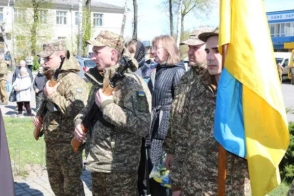На Волині попрощалися із Героєм Василем Фаринюком (фото)