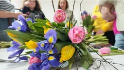 Терапія для душі: у Луцьку стартували безплатні курси флористики для жінок (фото, відео)